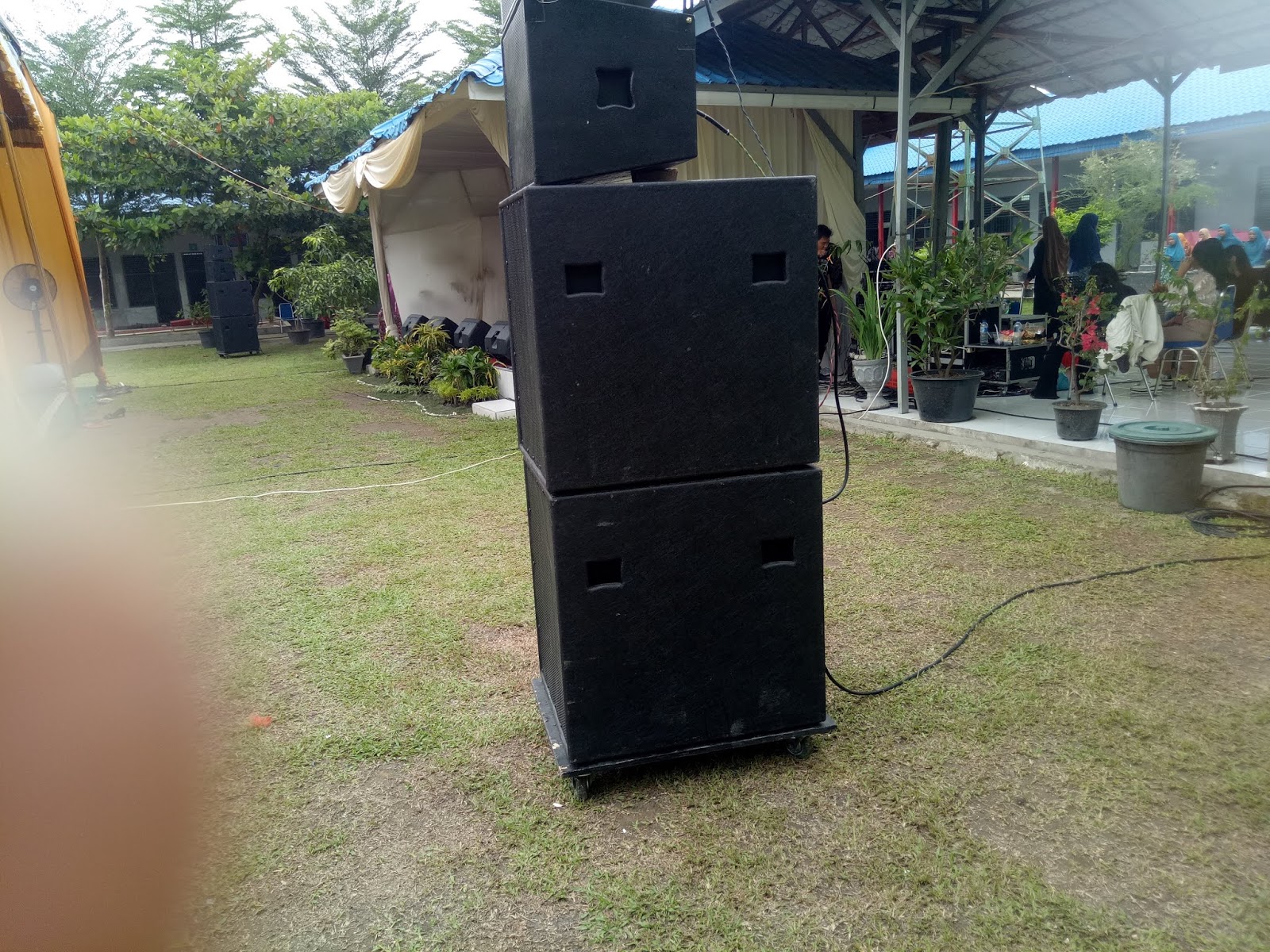 Komponen speaker sub dan midle untuk lapangan HAZA MUSIK
