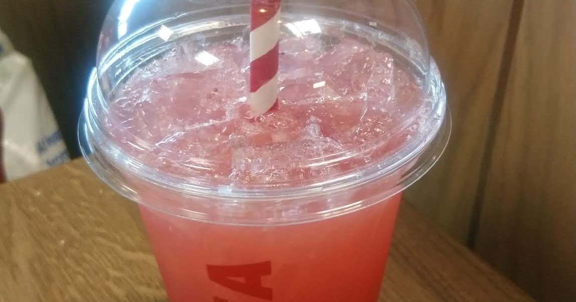 Vraie fiction Costa's Strawberry Lemonade