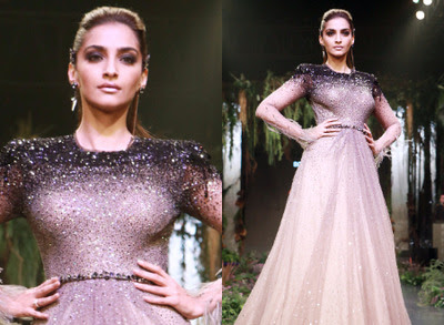 sonam-kapoor-dazzles-ramp-in-tarun-tahiliani-gown