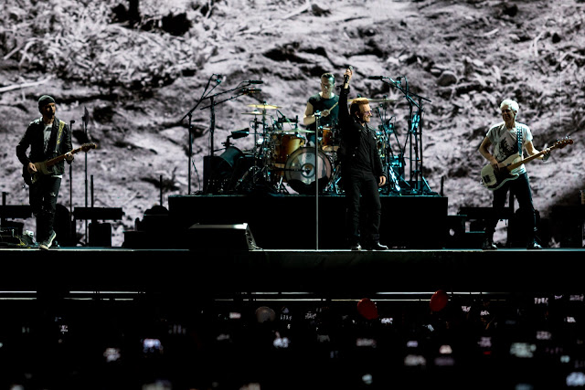 U2 faz o primeiro de quatro shows em São Paulo no Estádio do Morumbi