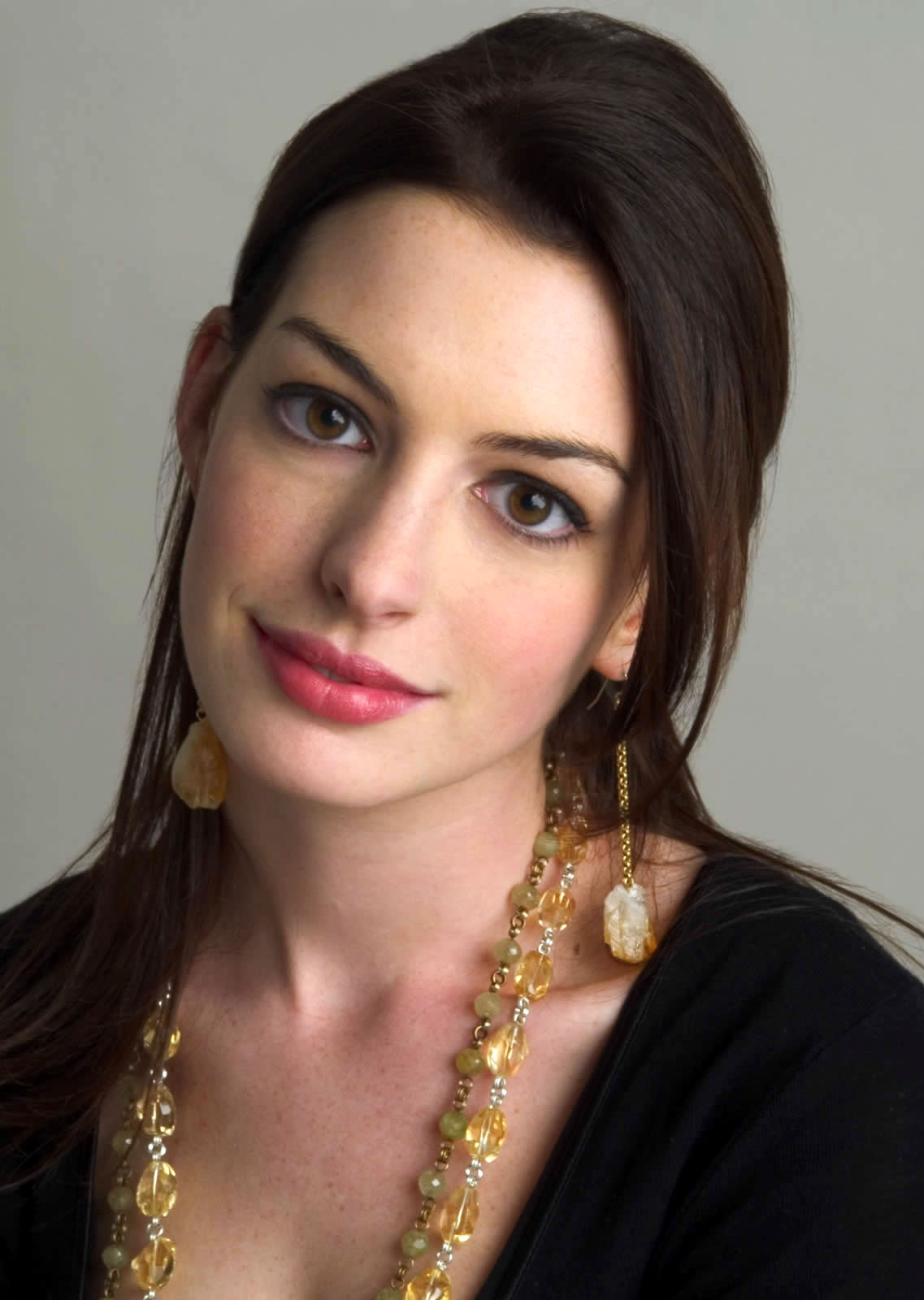 Anne Hathaway | Female Wallpaper