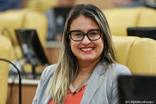 Deputada propõe política de redução de danos e riscos aos usuários de drogas Deputada propõe política de redução de danos e riscos aos usuários de drogas
