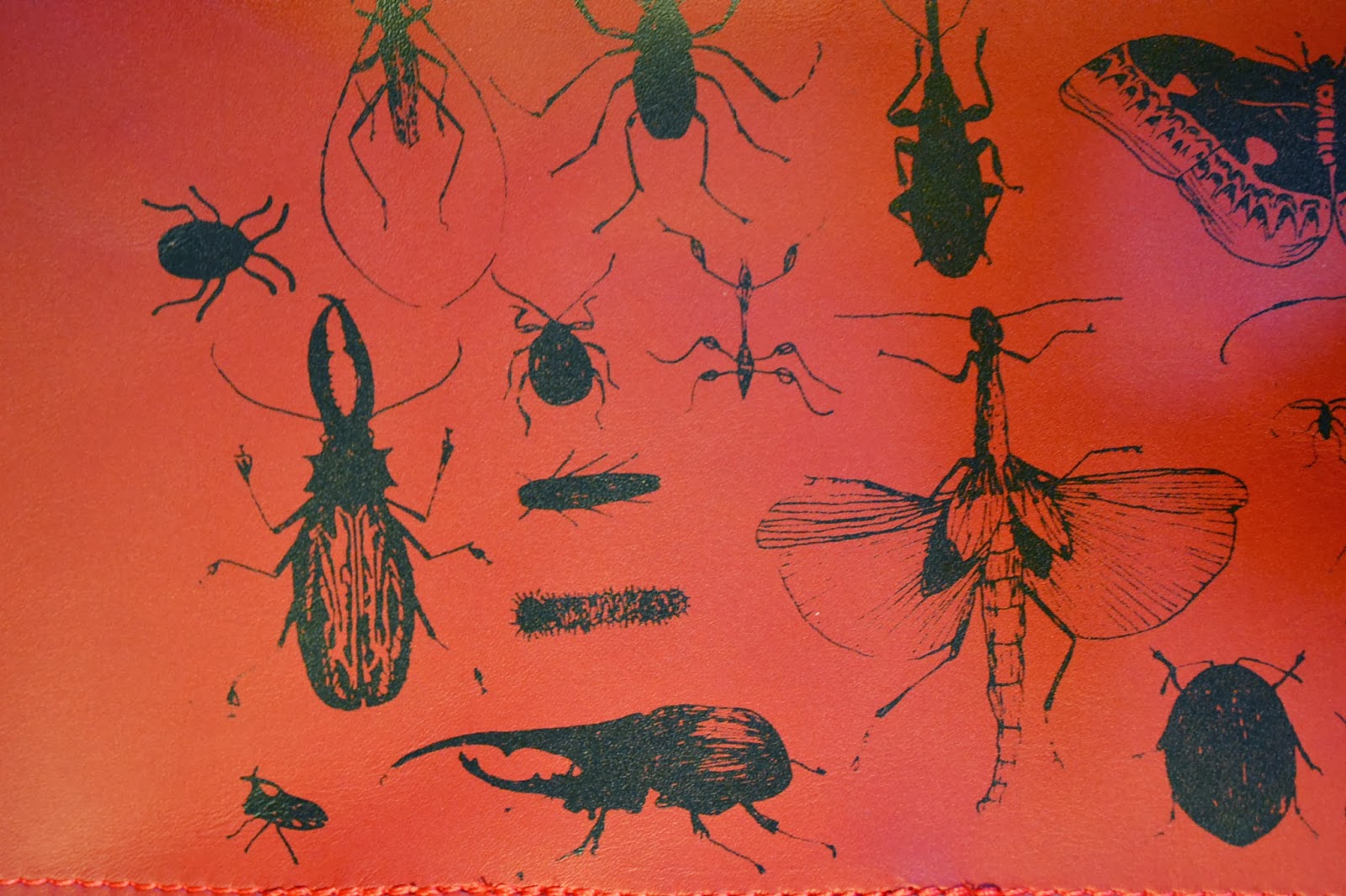 Dur à cuir: Sacs, besaces en cuir sérigraphie "insectes"