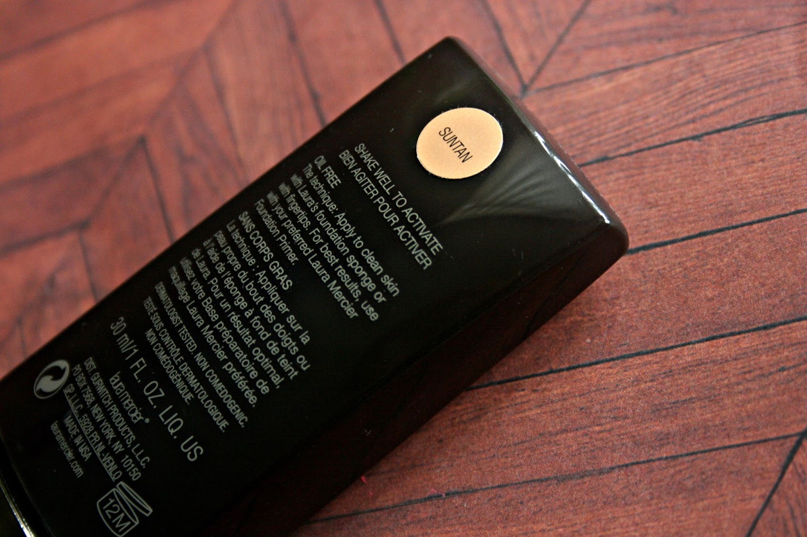 Laura Mercier Smooth Finish Flawless Fluide Suntan Review, Photos & Swatches