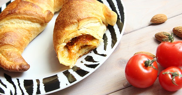 [Rezept] Croissants mit Tomaten-Mandel-Feta-Pesto | Miss von Xtravaganz ...