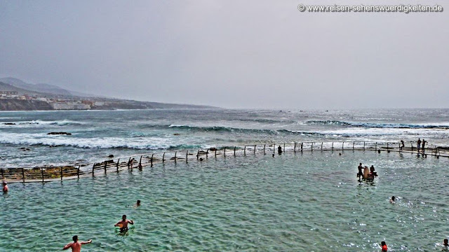 Meerwasserbecken in Punta de Hidalgo Baden im Atlantik Meerwasserbecken in Punta de Hidalgo auf Teneriffa