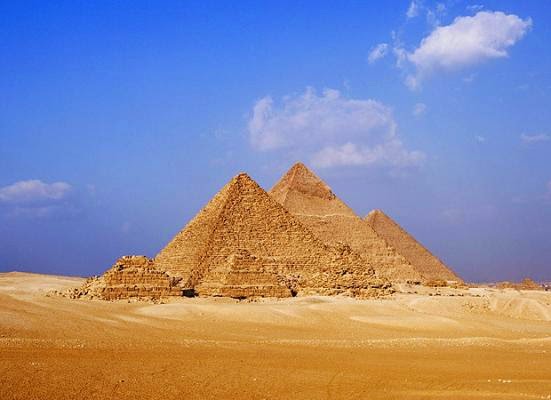 pyramid2_1218009i