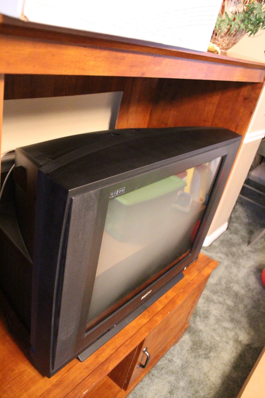 Best. Online Yard Sale. Ever.: 37" Sanyo TV