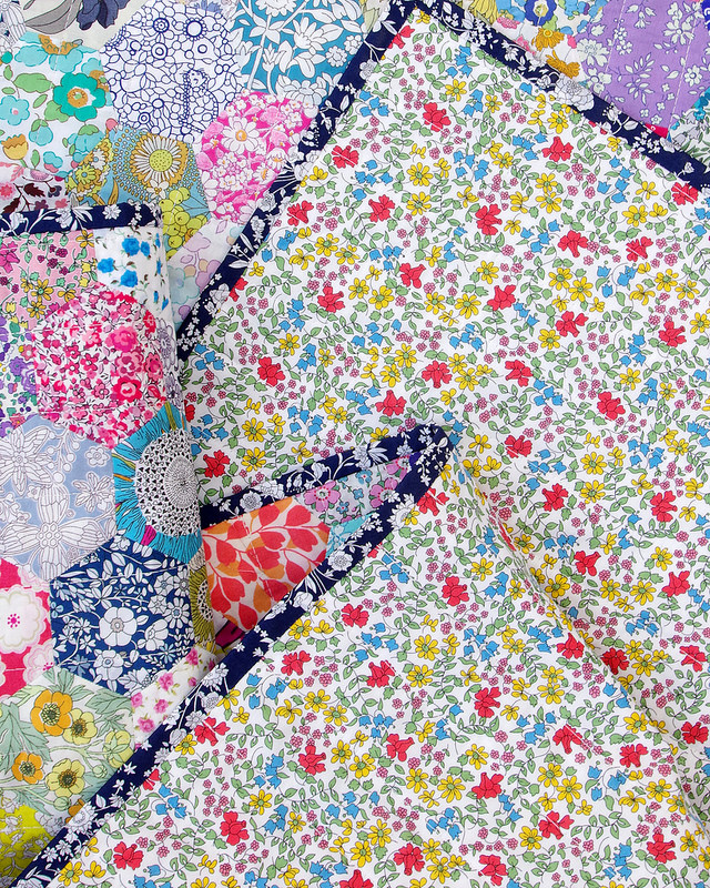 Liberty of London Hexagon Quilt | English Paper Piecing | © Red Pepper Quilts - October 2018