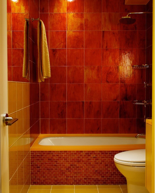 Desain Kamar Mandi Unik Bernuansa Warna Merah