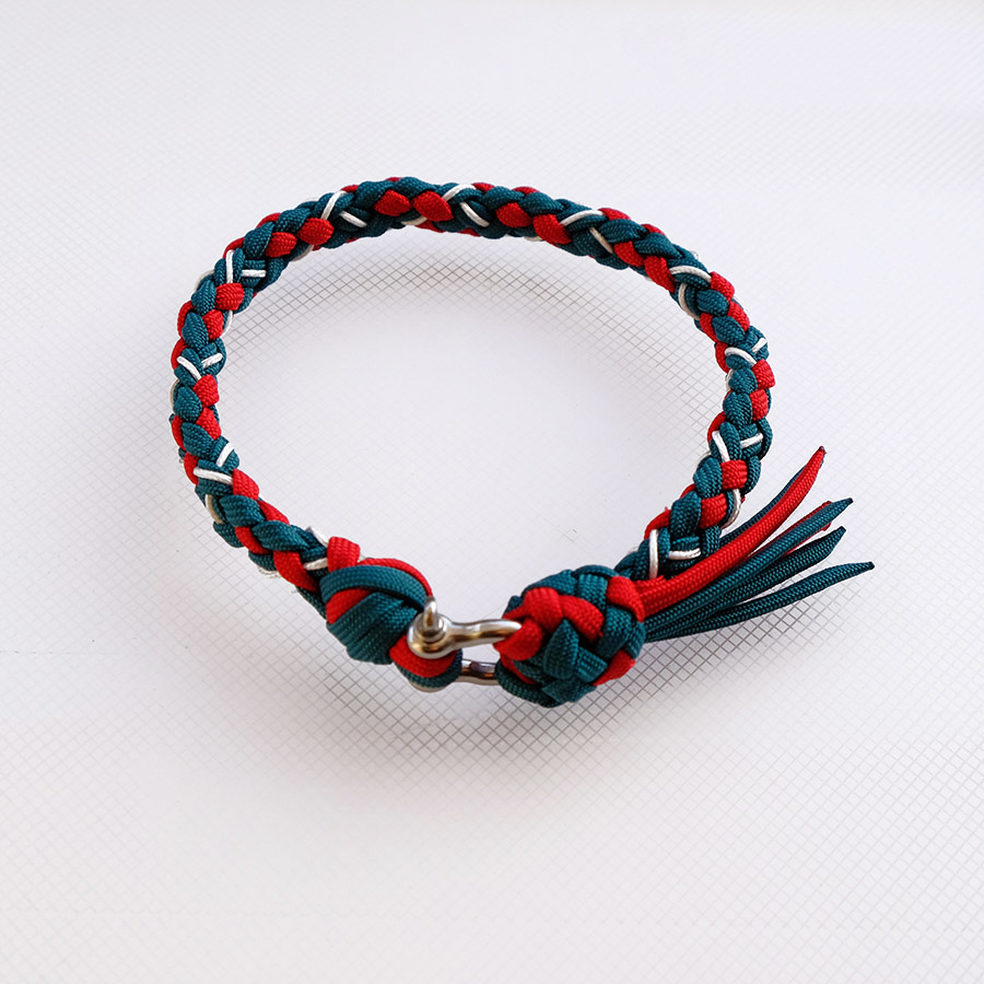 Paracord Lovers パラコードラヴァース 1 081 クリスマスカラーのチョーカー 4 Strand Round Braidで作ってみた