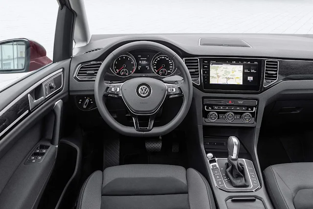 VW Golf Sportsvan 2018 - interior