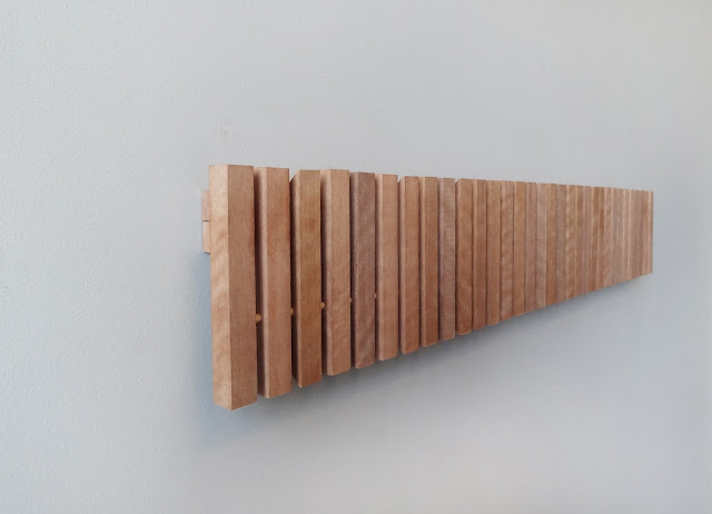 Andres Gonzalez Gil colgador de pared madera diseño design marimba