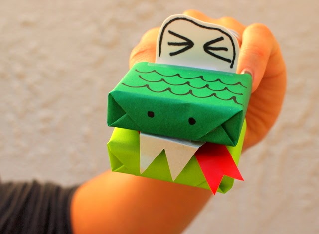 make a snake puppet- fun kids' craft!