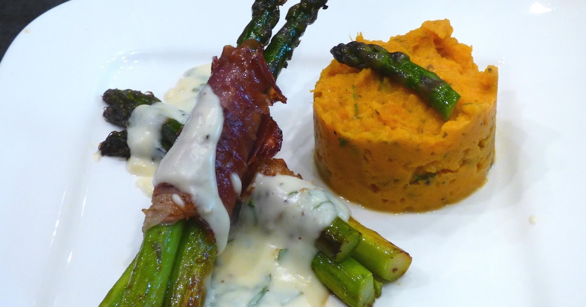 gebratener grüner spargel mit kräutersauce und süßkartoffelpürree
