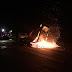 CONGONHINHAS - Caminhão carregado com 5 toneladas de carvão pega fogo em rodovia do PR