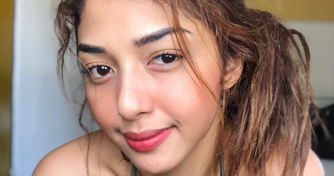 Maricon Escosis – Sexy Filipina Woman in Lingerie Bra - Exotic Asian