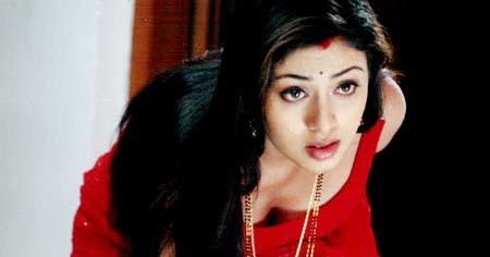 Seducing Angels: Actress Sada Bending Saree Drop Cleavage