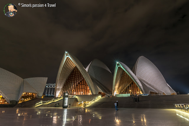 Sydney opera House by night