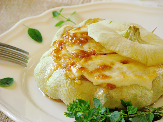 Recette de patisson farci au poulet et gratiné à la mozzarella - le carnet sur l'étagère Recette de patisson farci au poulet et gratiné à la mozzarella - le carnet sur l'étagère