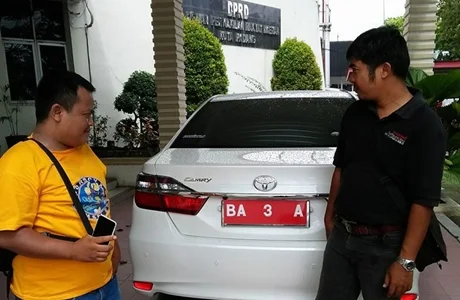 Toyota Camry untuk Ketua DPRD Kota Padang di Penghujung Tahun