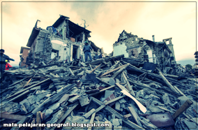 Dampak Dampak Terjadinya Gempa Bumi | www.mata-pelajaran-geografi.blogspot.com Gempa Bumi, Proses Terjadinya Gempa Bumi, Penjelasan tentang Gempa Bumi, Penyebab Terjadinya Gempa Bumi, Jenis-jenis Gempa Bumi, Dampak Terjadinya Gempa Bumi.