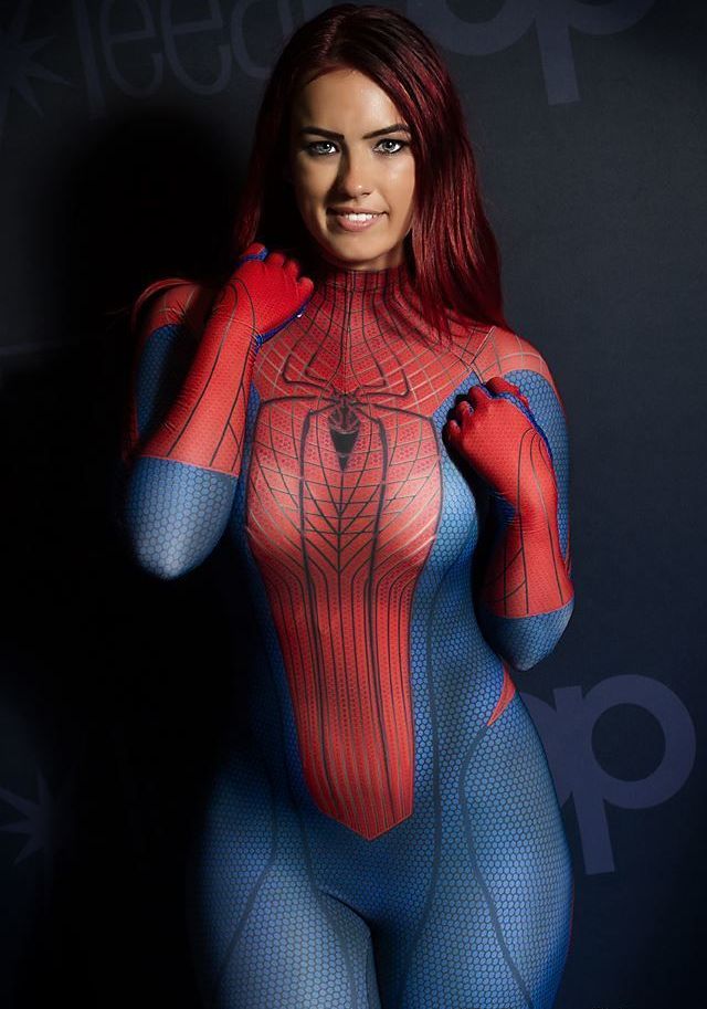 Sophie rain в костюме человека паука. Девушка паук. Человек паук девушка. Девушка в костюме человека паука. Косплей человек паук девушка.