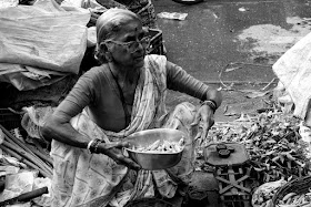 monochrome monday, black and white weekend, street, street vendor, street photography, street photo, vegetables vendor, lalbaug, mumbai, india, 