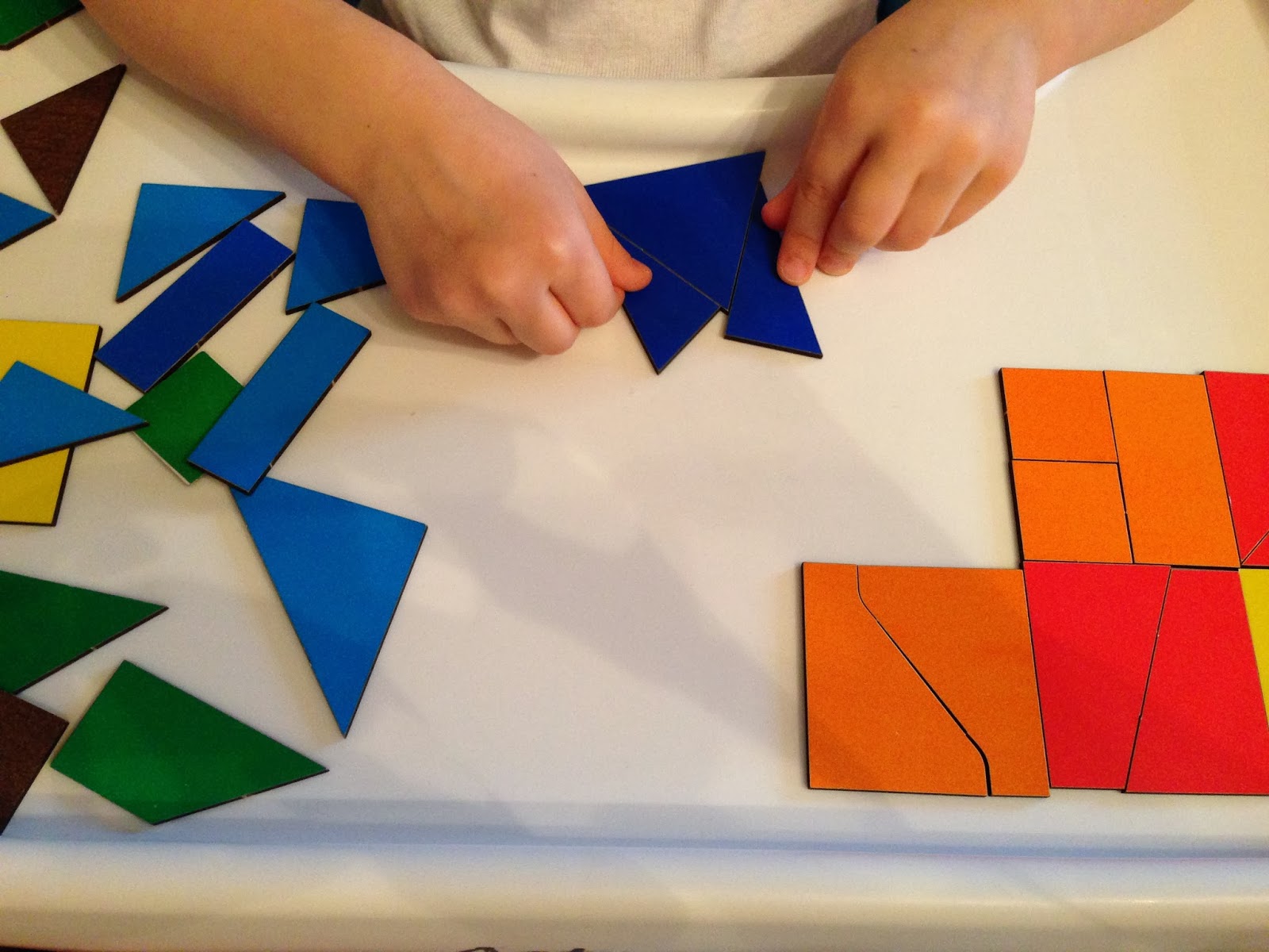 порядок в шкафу. порядок в комнате ребенка. математика 1 класс перестановка слагаемых. никитин 1 уровень мини. квадраты никитина raduga kids.