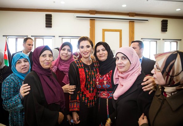 Queen Rania visited Ma'an to meet with women activists