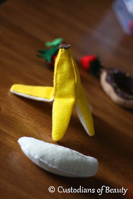 DIY Breakfast Felt Foods | Banana| by CustodiansofBeauty.blogspot.com
