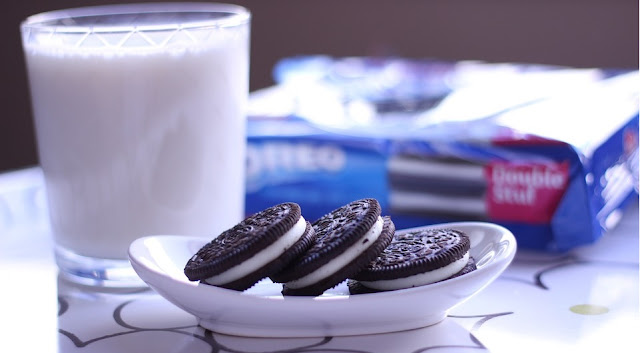 Image: Oreo Cookies and Milk, by Musaed Subaie on Pixabay