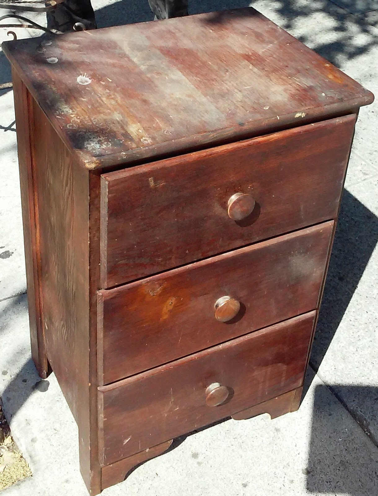 UHURU FURNITURE & COLLECTIBLES SOLD 3Drawer Vintage Nightstand 40