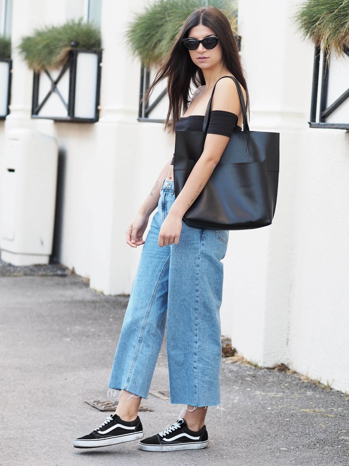 Creepers & Cupcakes: 90s Vibes - The Cropped Wide Leg Jeans You Need
