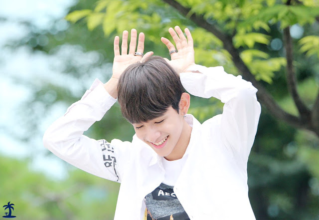 Kim samuel mini fan meeting