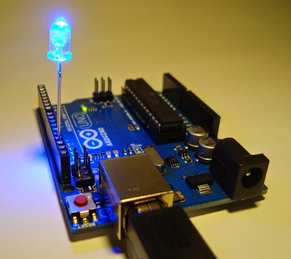 Prender un led en Arduino - Hola mundo Arduino | Skulltrap Electronics