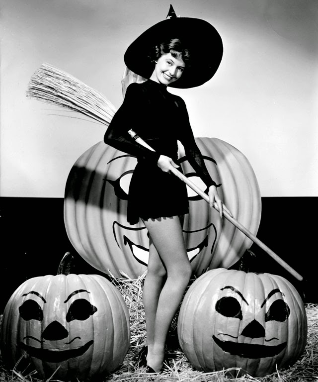Ebl Vintage Hollywood Halloween Rule 5