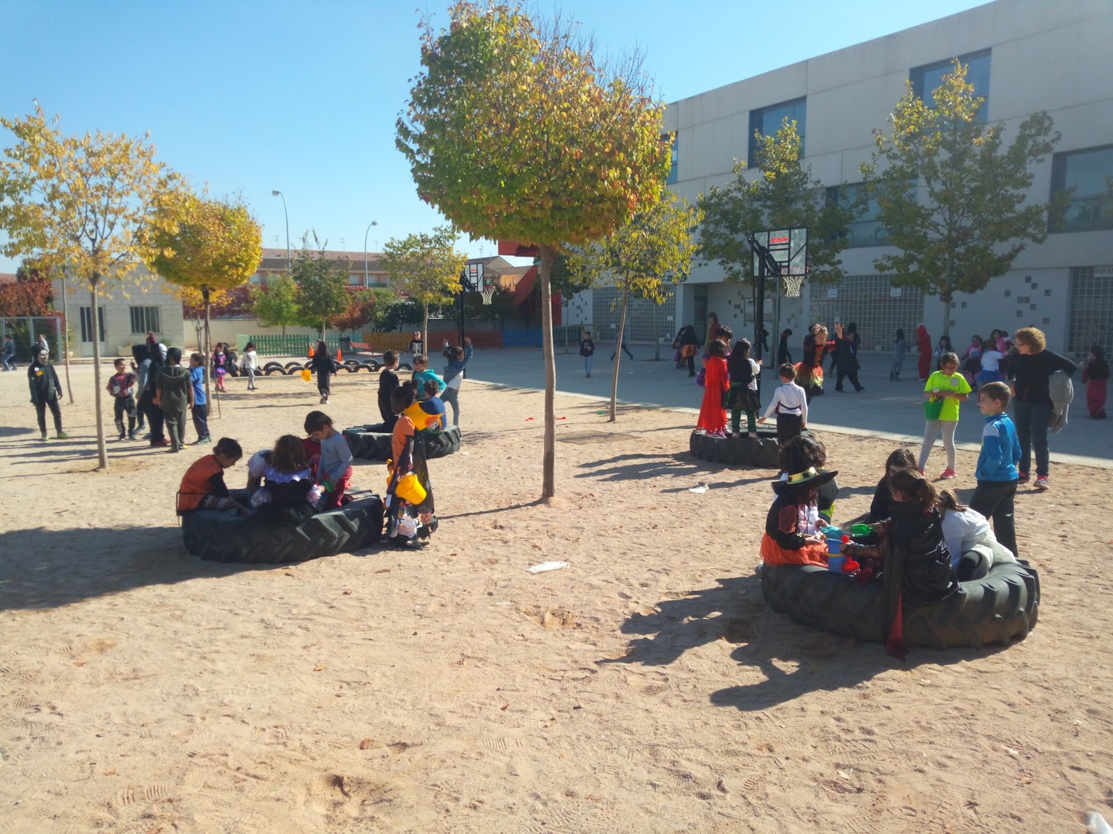 EL COLE +ACTIVO Y SALUDABLE DINAMIZACIÓN DEL PATIO DE RECREO DE 1º Y 2º