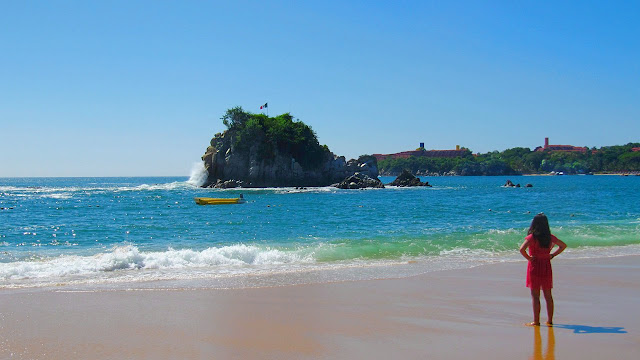 Tangolunda Bay in front of the Dreams Resort in Huatulco... Tangolunda Bay in front of the Dreams Resort in Huatulco...