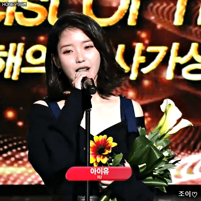 180214 가온차트를 지은차트 만들어버린 이지은.gif | 인스티즈