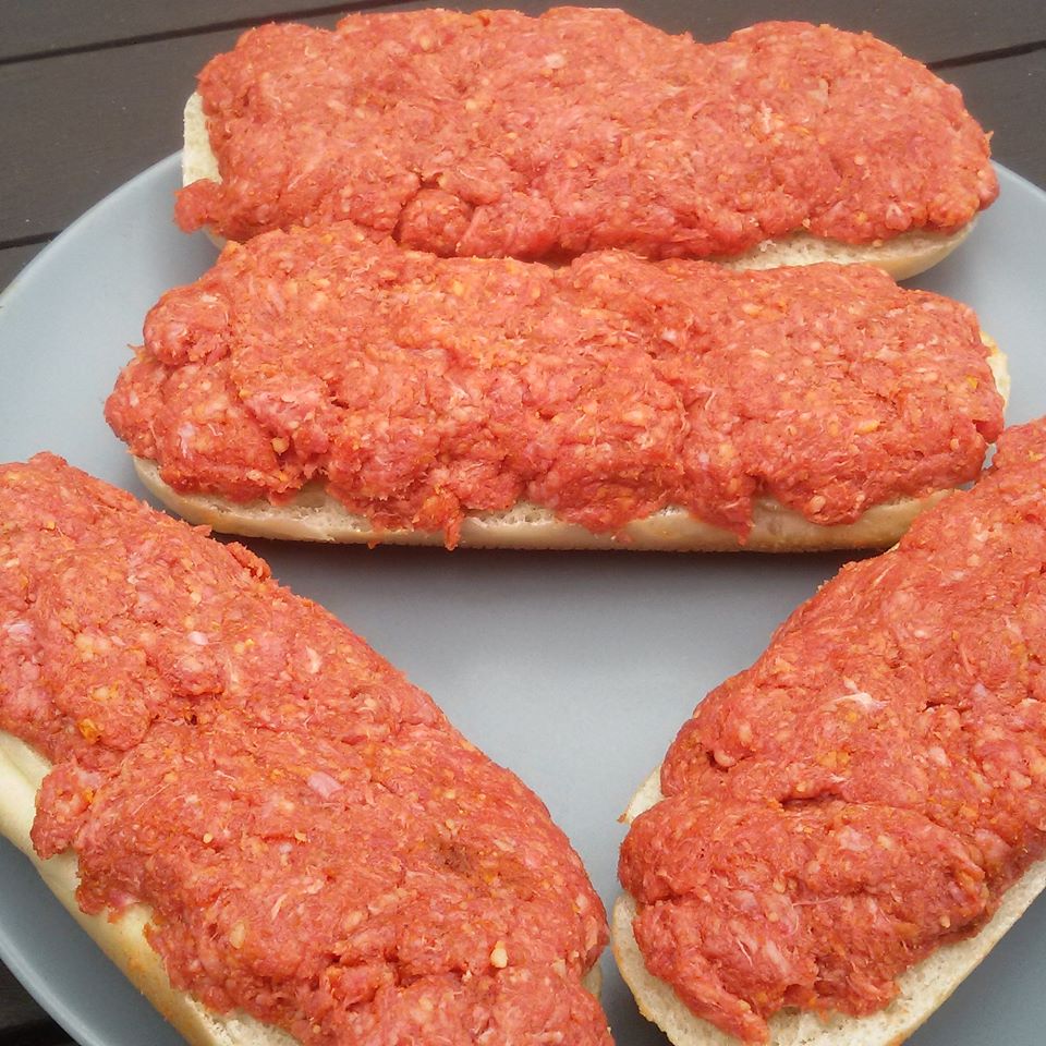 Ollis Grillabenteuer Mett Brötchen vom Grill