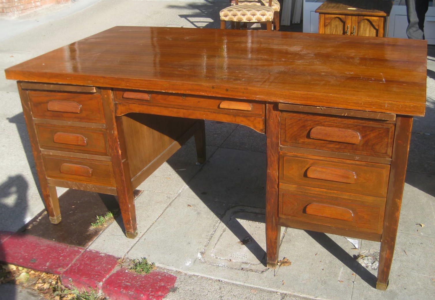 UHURU FURNITURE & COLLECTIBLES SOLD Solid Oak Teacher's Desk 80