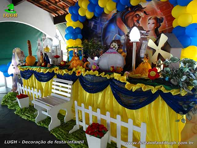 Decoração infantil A Bela e a Fera - Mesa tradicional forrada de tecido para aniversário
