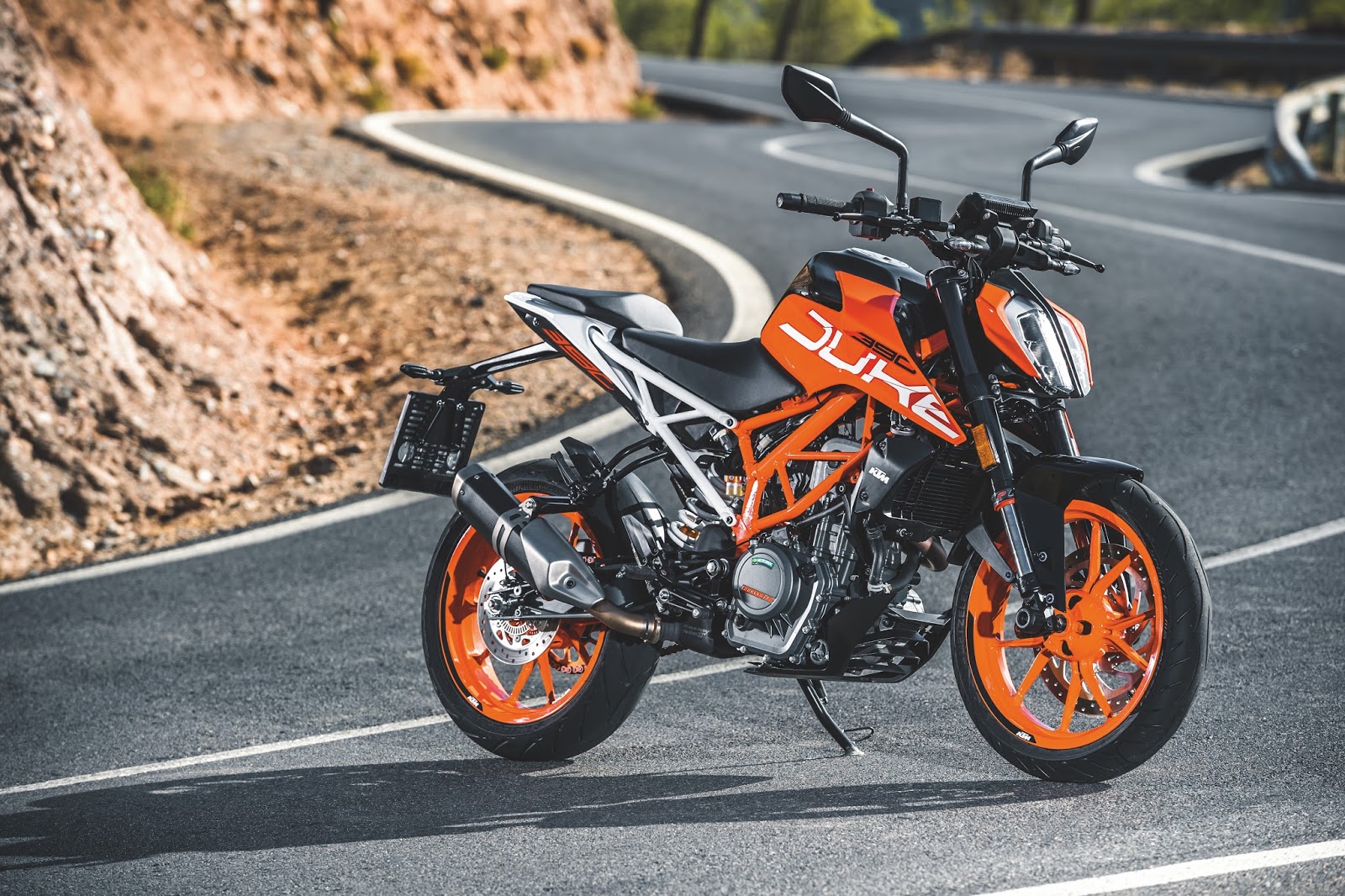 Nova geração da KTM 390 DUKE ABS chega às concessionárias na segunda quinzena de maio Resenha