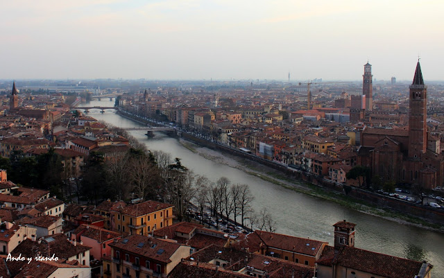 Vistas de Verona desde el castillo de S. Petro. Río Adigio