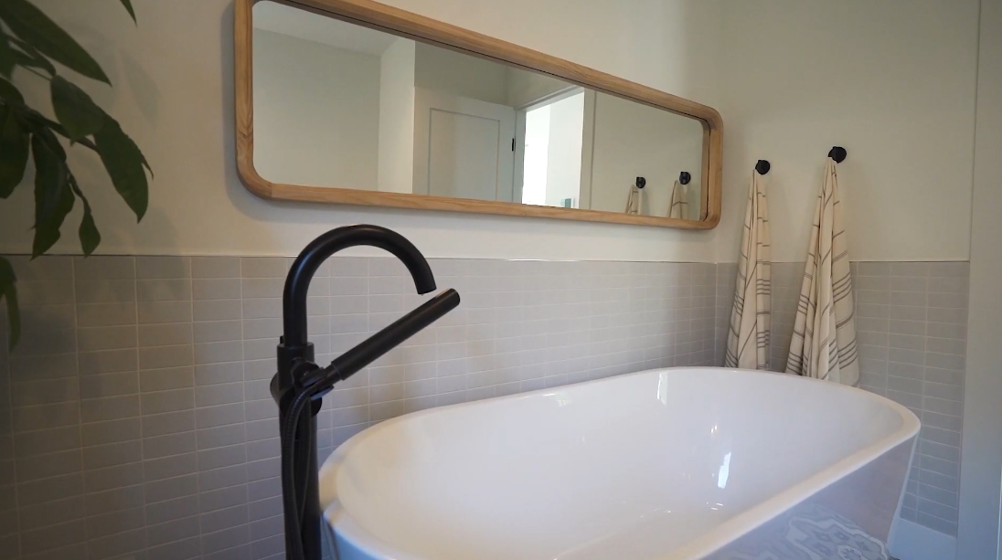 25 Photos vs. North Vancouver Luxury Home Interior Design Tour