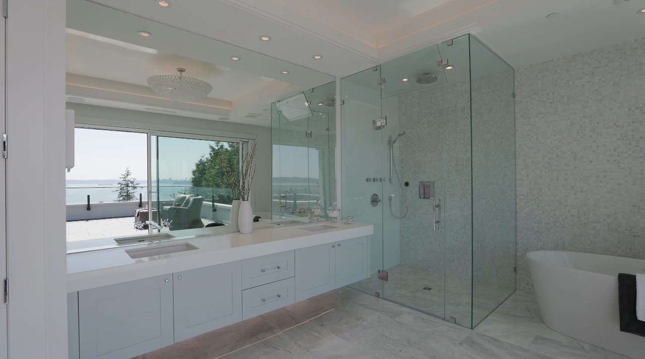 74 Photos vs. Luxury Contemporary Home In West Vancouver Interior Design Tour