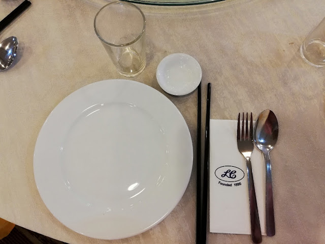 MAKAN YEE SANG LAGI, KALI NI DI ROYAL CLUB LAKE GARDEN KUALA LUMPUR - Setiap kali Chinese New Year atau Tahun Baru Cina menjelma, memang mummy tak lepaskan peluang yang ada untuk menjamu hidangan Yee Sang. Yee Sang kesukaan mummy adalah vegetable sahaja, salmon atau apa-apa yang half cook memang mummy tak makan. Alhamdulillah, tahun ni..awal-awal tahun bos dah ajak makan Yee Sang. Yee Sang yang pertama buat kami satu syarikat. MAKAN YEE SANG LAGI, KALI NI DI ROYAL CLUB LAKE GARDEN KUALA LUMPUR MAKAN YEE SANG LAGI, KALI NI DI ROYAL CLUB LAKE GARDEN KUALA LUMPUR - Setiap kali Chinese New Year atau Tahun Baru Cina menjelma, memang mummy tak lepaskan peluang yang ada untuk menjamu hidangan Yee Sang. Yee Sang kesukaan mummy adalah vegetable sahaja, salmon atau apa-apa yang half cook memang mummy tak makan. Alhamdulillah, tahun ni..awal-awal tahun bos dah ajak makan Yee Sang. Yee Sang yang pertama buat kami satu syarikat. MAKAN YEE SANG LAGI, KALI NI DI ROYAL CLUB LAKE GARDEN KUALA LUMPUR