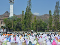 Minta Diturunkan Hujan, Ribuan Muslim Wonogiri Ikuti Shalat Istisqa Minta Diturunkan Hujan, Ribuan Muslim Wonogiri Ikuti Shalat Istisqa