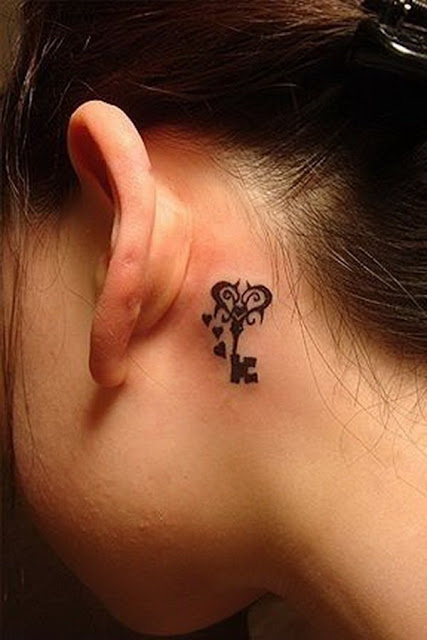 Tatuagens femininas atrás das orelhas Tatuagens femininas atrás das orelhas